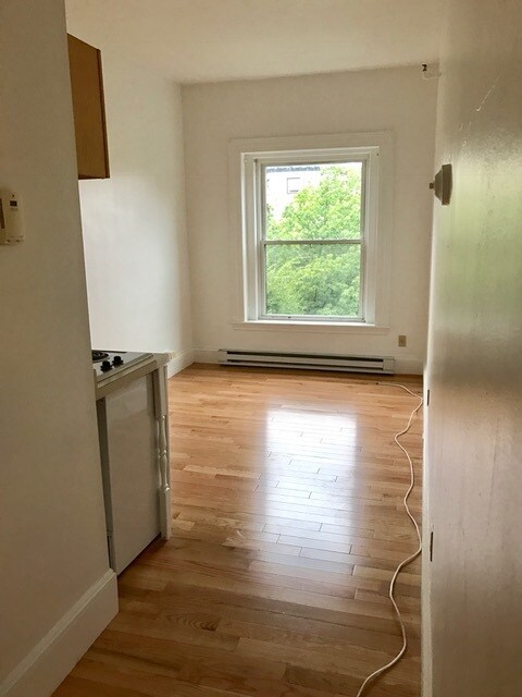 Building Photo - 1077 Beacon St