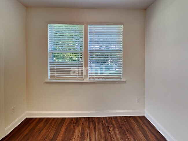 Building Photo - 542 Rivermist Dr