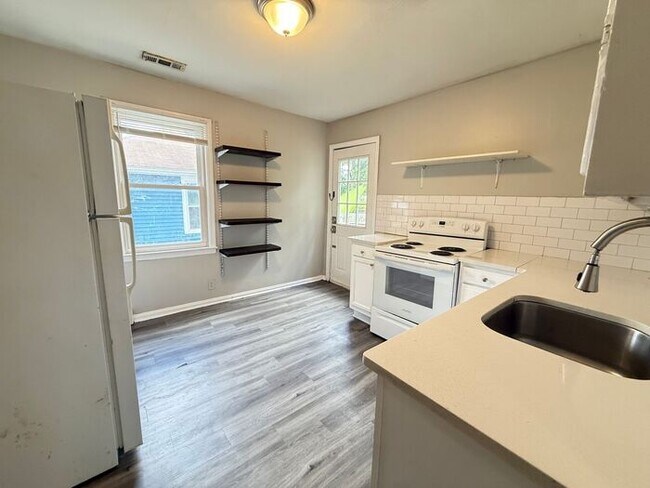 Foto del edificio - 2 Bedroom Cottage in Woodbine!