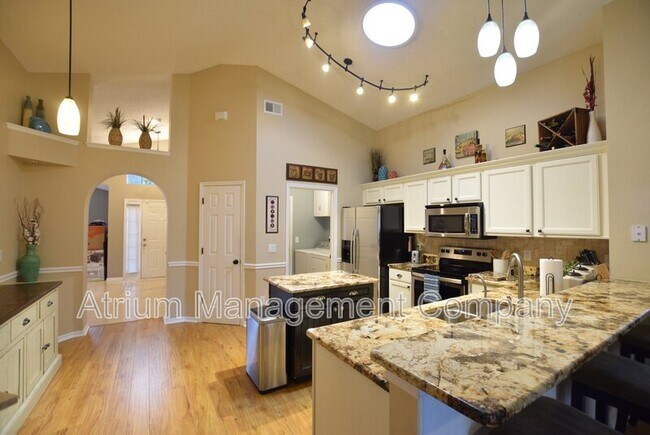 Foto del edificio - 1944 Bobtail Dr