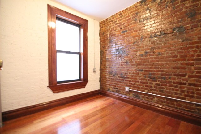 Building Photo - 119 E 119th St