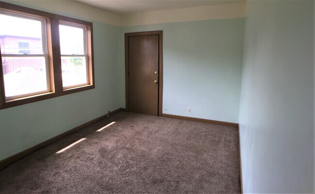 Foto del edificio - 1243 W 32nd St