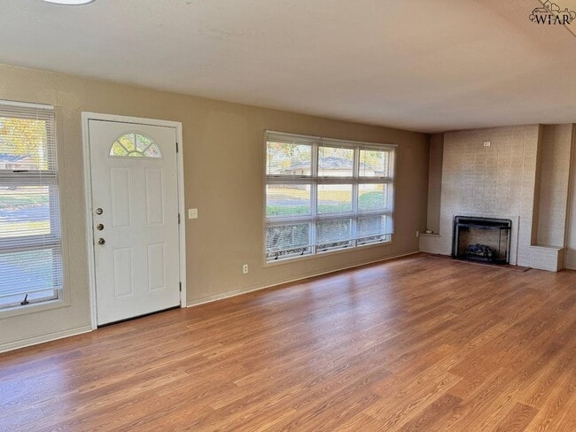 Building Photo - 703 Pecan St