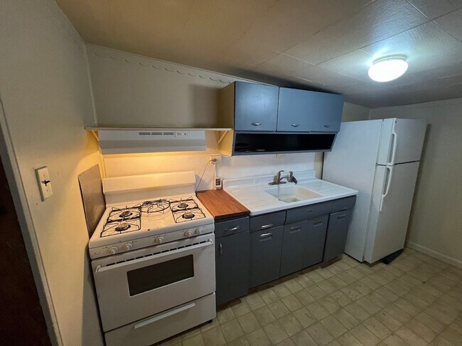 Building Photo - Single Family Home