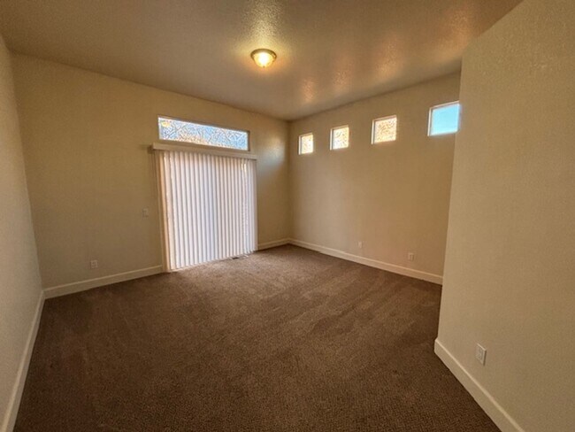 Foto del edificio - 719 Red Jacket Dr