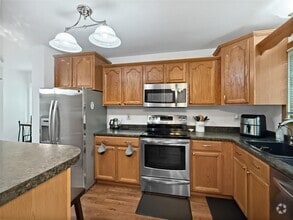 Building Photo - 1806 Village Dr