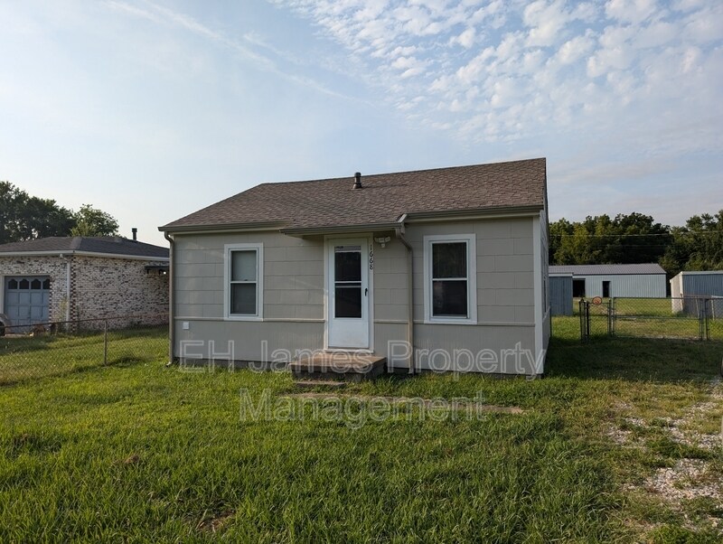 Primary Photo - 1668 E 72nd St N