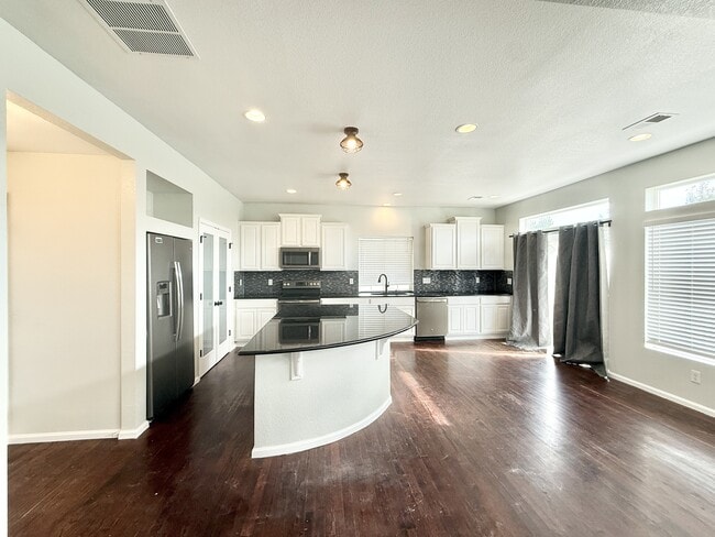 Building Photo - 3403 Yellowwood Ln