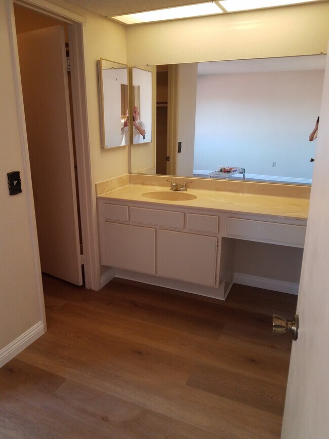 Building Photo - 1097 S Santo Antonio Dr