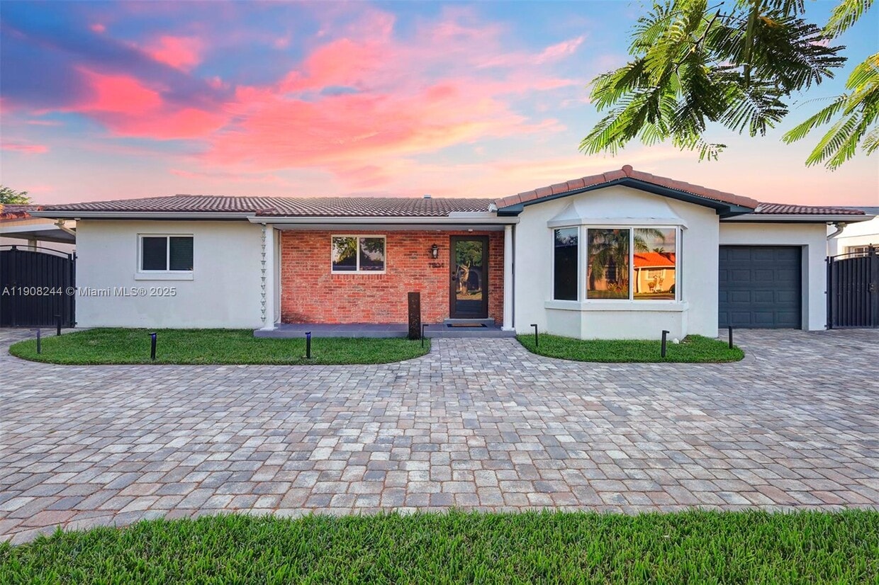 Primary Photo - 1804 SW 102nd Ct