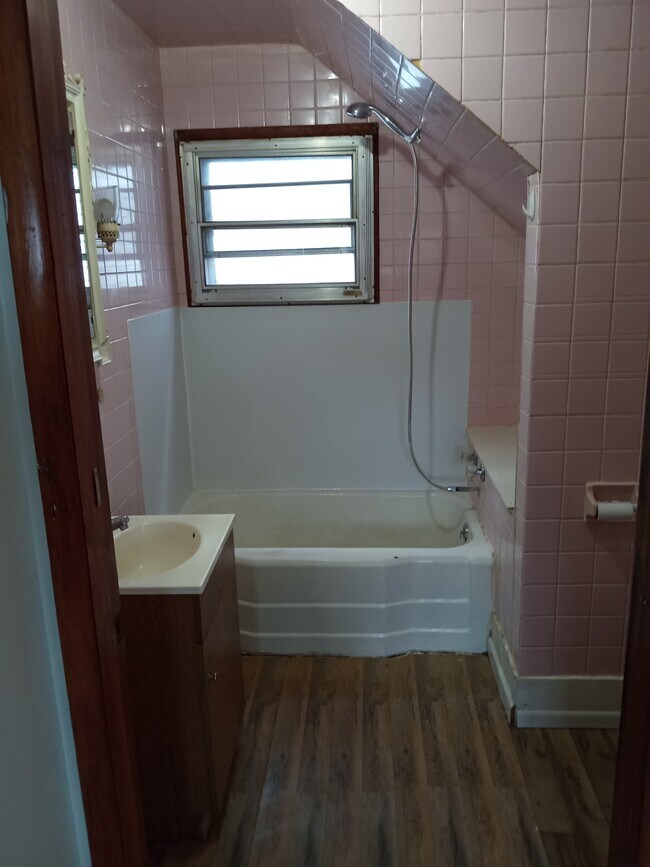 Building Photo - 14809 Broadway St