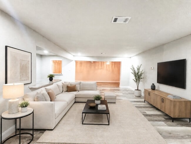 Foto del edificio - 9750 Hillis St