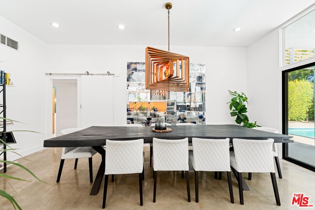 Foto del edificio - 3744 Cody Rd