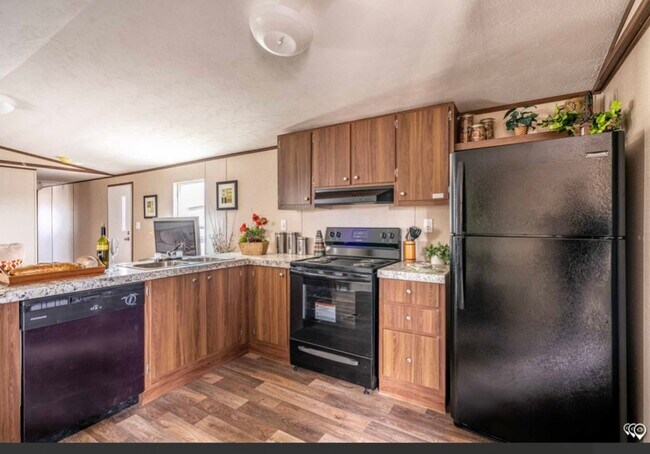 Building Photo - 151 Tommy Stubbs Rd