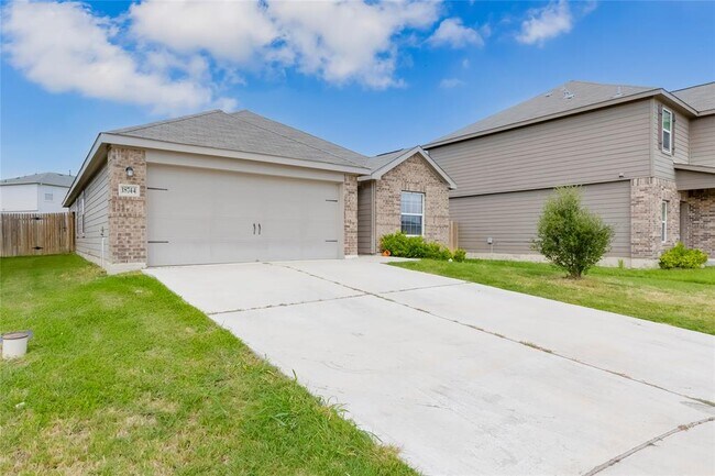Building Photo - 18744 Speculator Ln