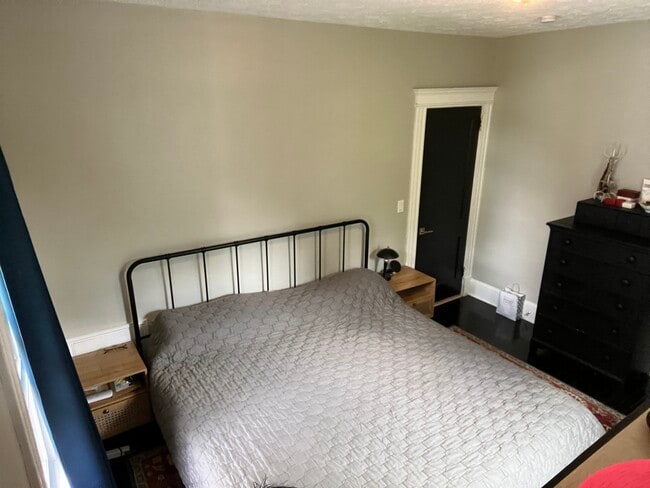 Building Photo - 39 Maplewood Ave