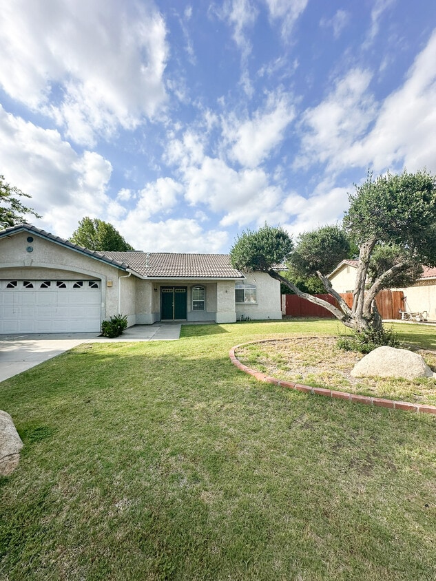 Primary Photo - 614 E Cinnamon Dr