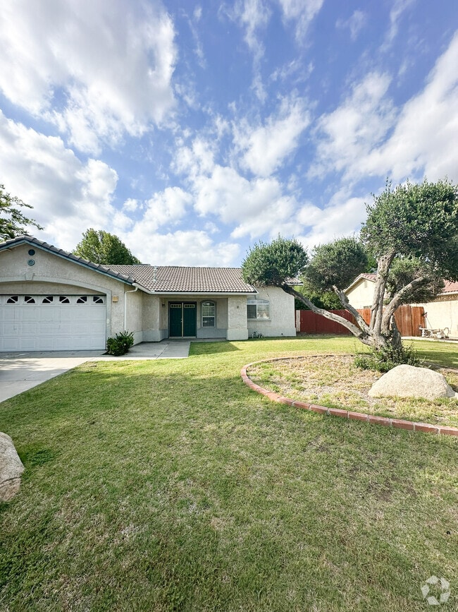 Building Photo - 614 E Cinnamon Dr