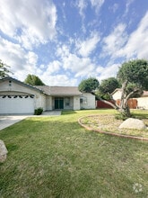 Building Photo - 614 E Cinnamon Dr