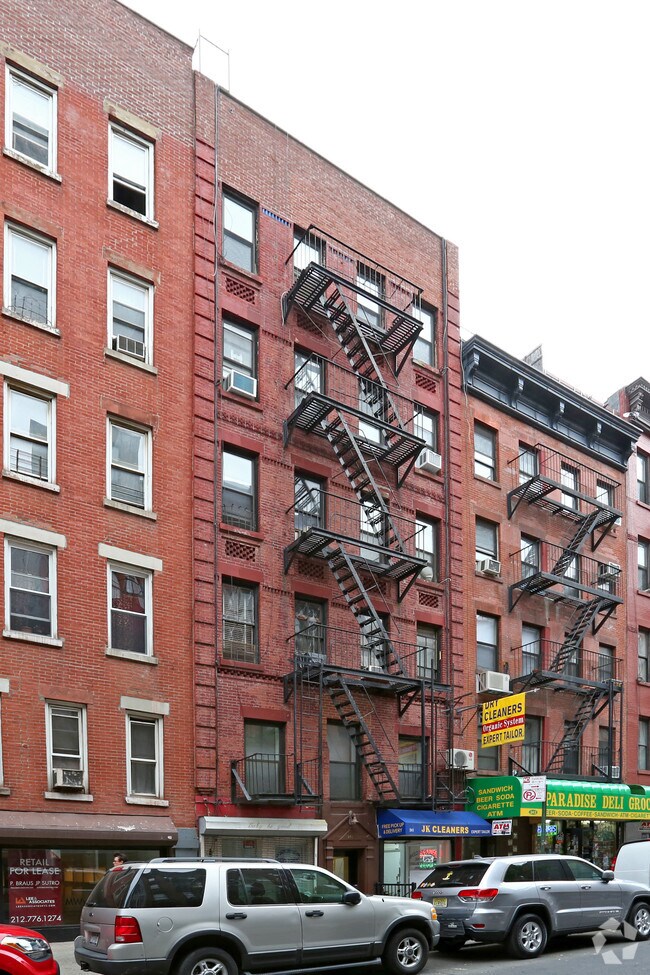 Building Photo - 241 Mulberry St