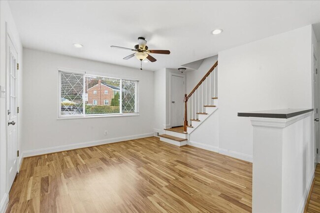 Foto del edificio - 3 BR | 1 BA | 864Sqft | Newly Fenced Yard