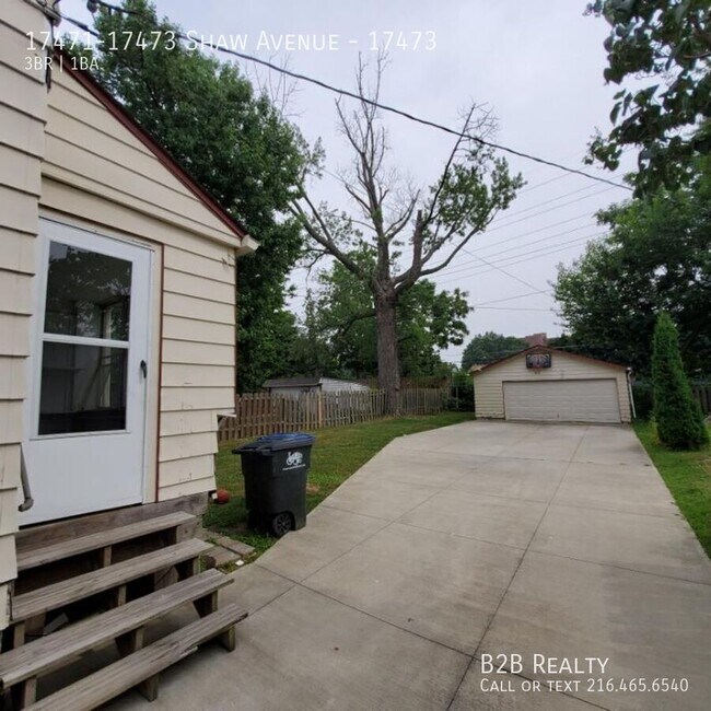 Foto del edificio - 17471-17473 Shaw Avenue-17473