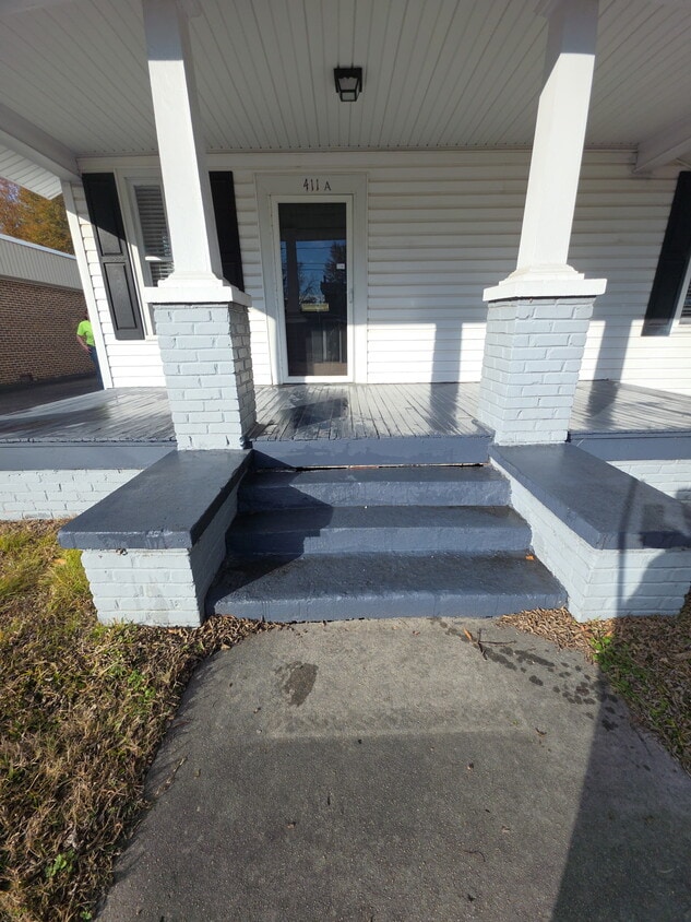 Building Photo - 411 W Cheves St