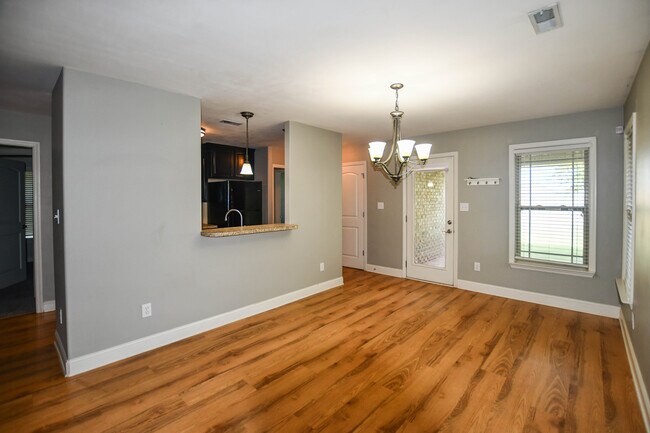 Building Photo - 729 Willow Shoals Dr SW
