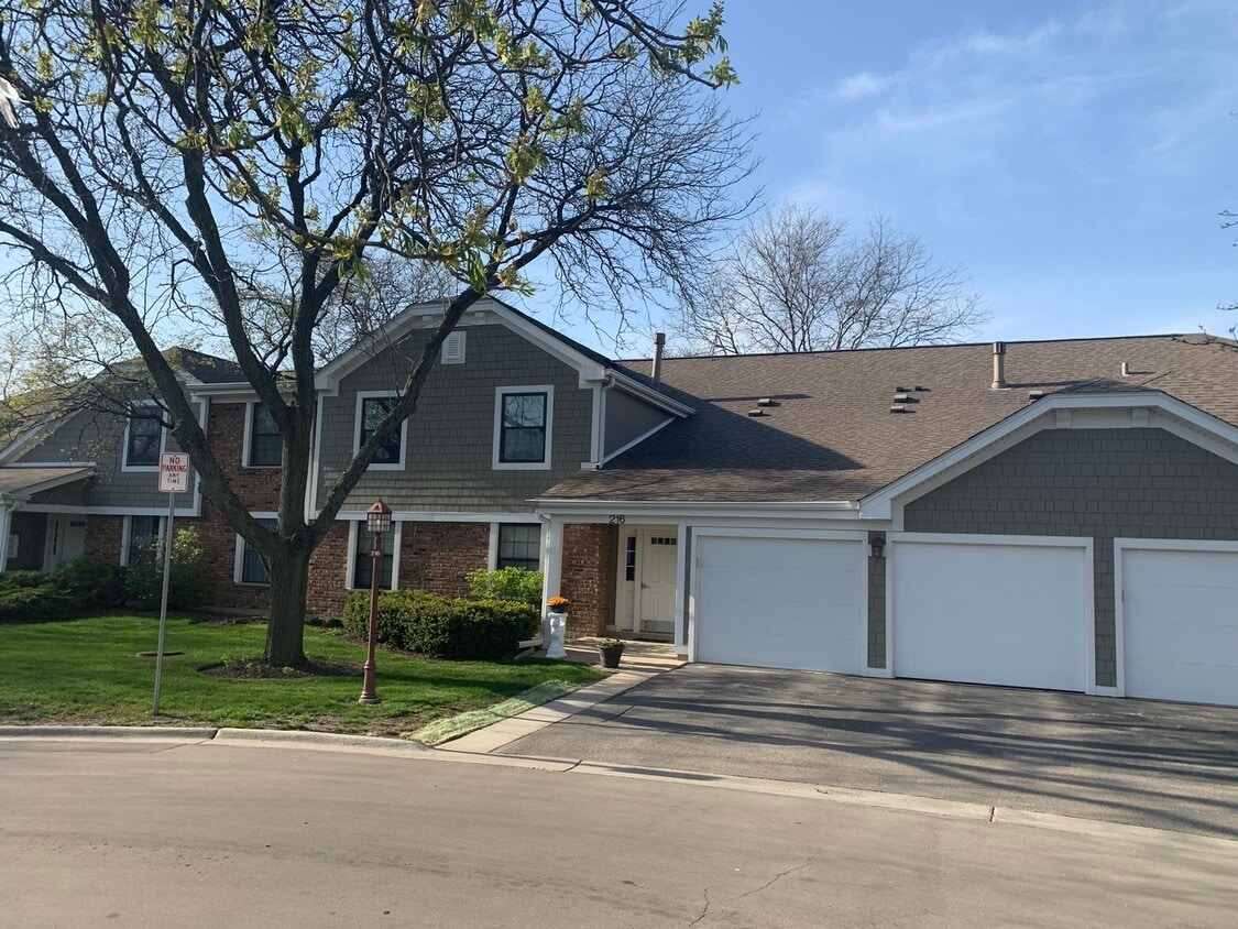 Primary Photo - 216 Deerpath Ct