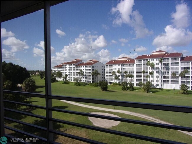 Foto del edificio - 805 Cypress Blvd
