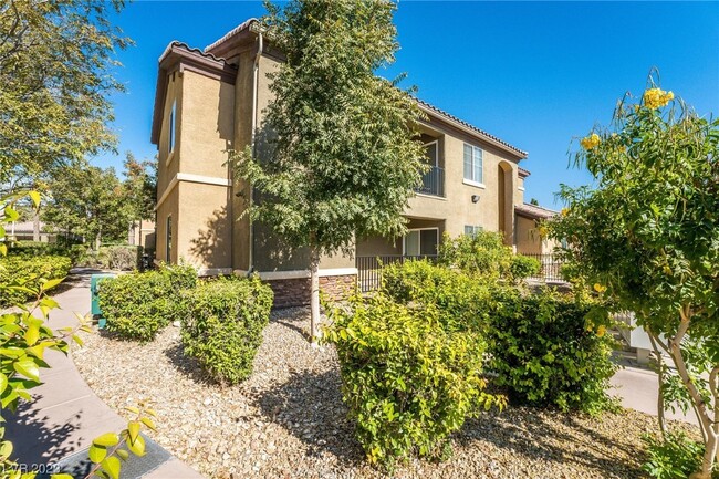 Building Photo - 6868 Sky Pointe Dr