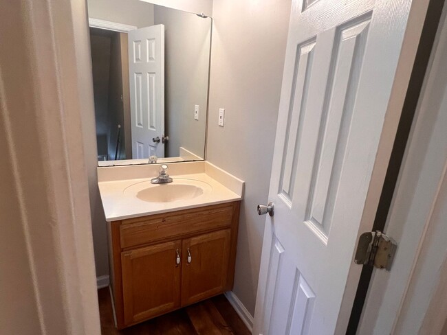 Building Photo - 3 Bed Home Rent Ready