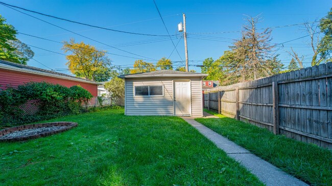 Foto del edificio - 8148 Highland Pl