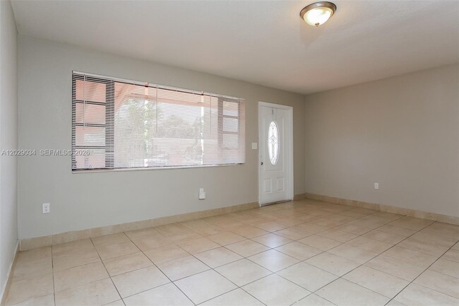 Building Photo - 731 NW 175th Dr
