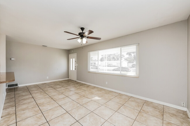 Foto del edificio - 5773 56th Terrace N