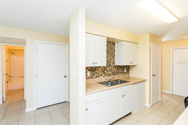 Building Photo - 296 Flower Ln