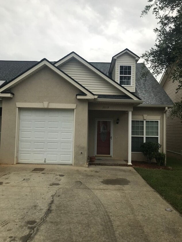 Primary Photo - 3 Bedroom 2 Bath Townhome off Stevens Cree...