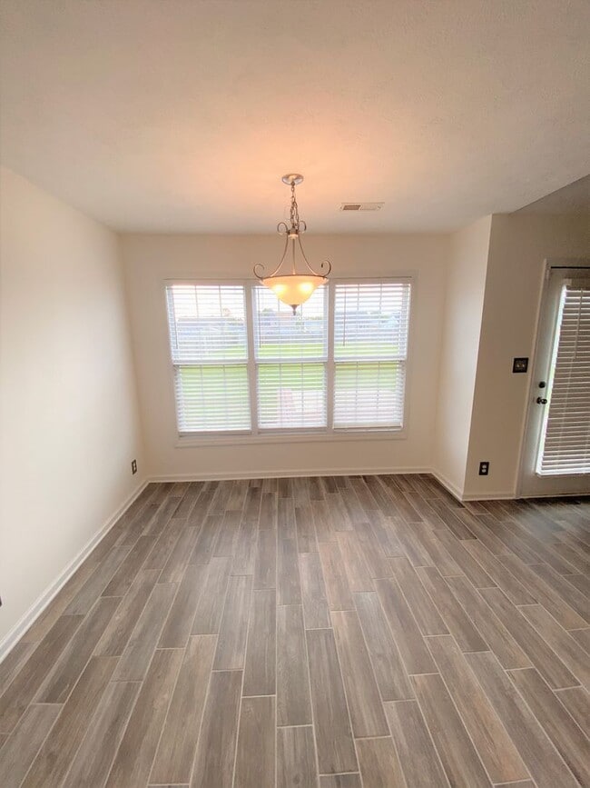 Building Photo - 376 Tennessee Walker Dr. (NO PETS)