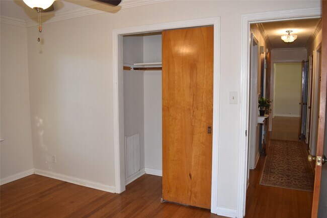Foto del edificio - 5911 Hornwood Dr
