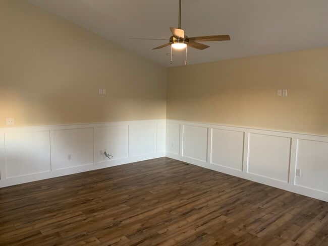 Building Photo - 1566 Thurman Rd