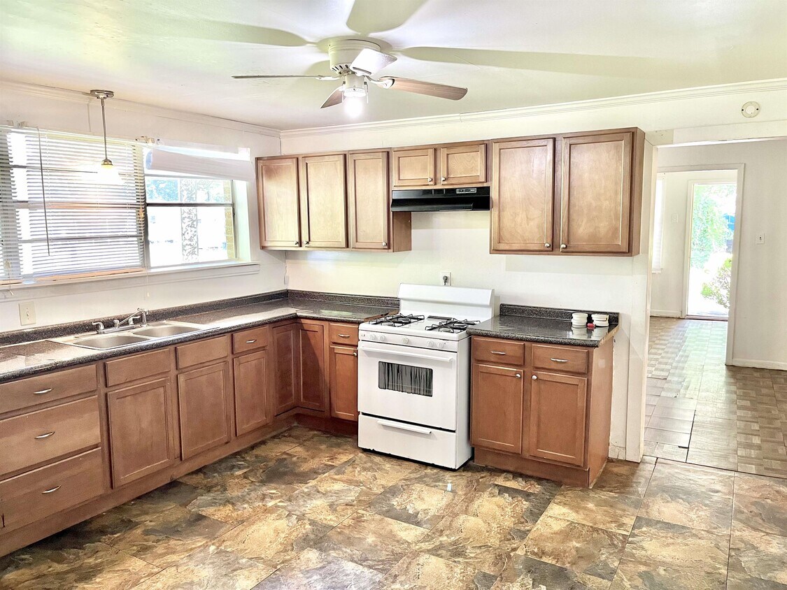 2758 Badley Rd, Baton Rouge, LA 70807 House for Rent in Baton Rouge