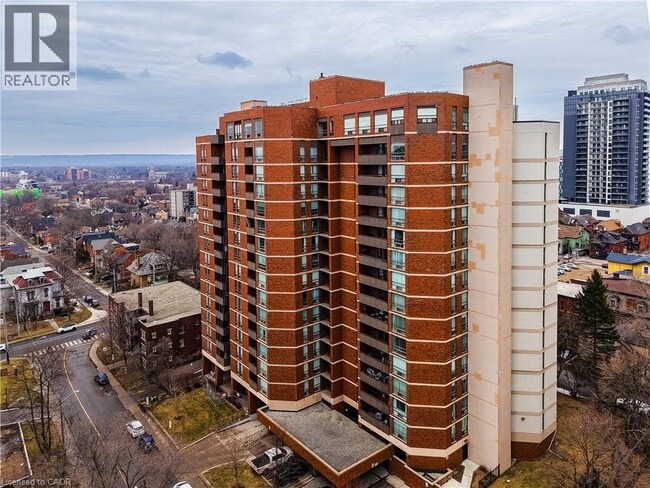 Building Photo - 222 Jackson St W