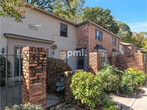 Building Photo - 3083 Colonial Way Building Photo - 3083 Colonial Way
