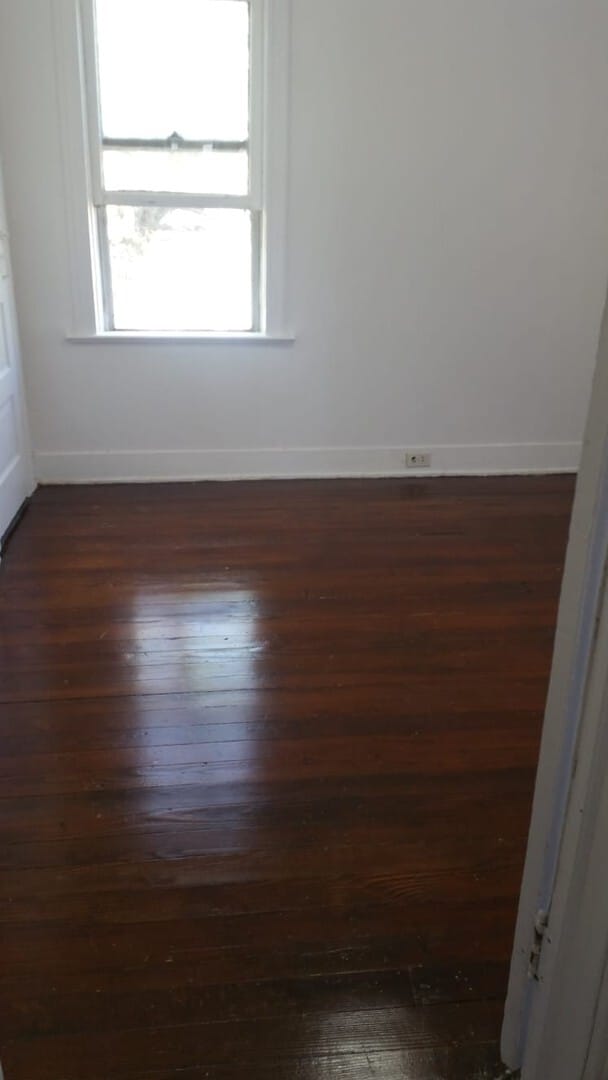 Building Photo - Large home for family!