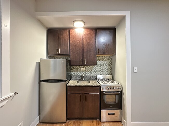 Foto del edificio - 4552 N Damen Ave