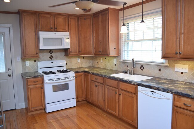 Foto del edificio - 149 20th Ave NW