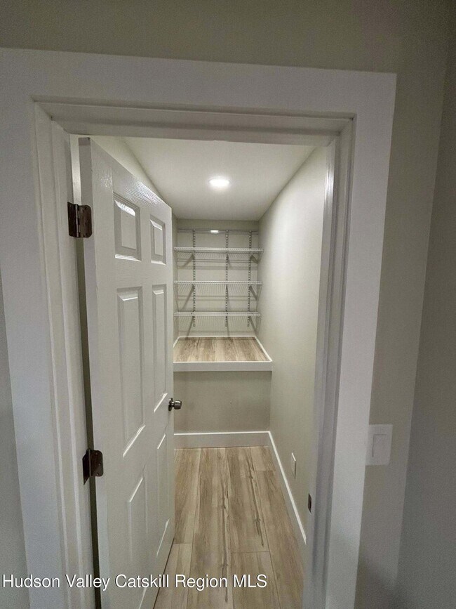 Foto del edificio - 13 Saugerties Manor Rd