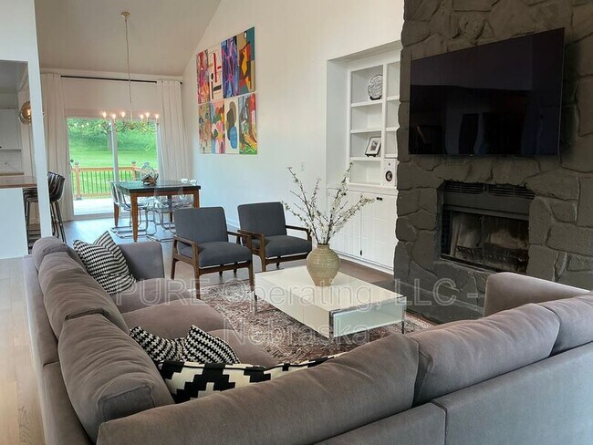 Building Photo - 10635 Spaulding Cir