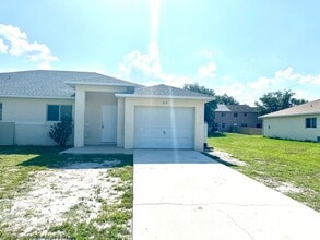 Building Photo - 872 Eisenhower Blvd