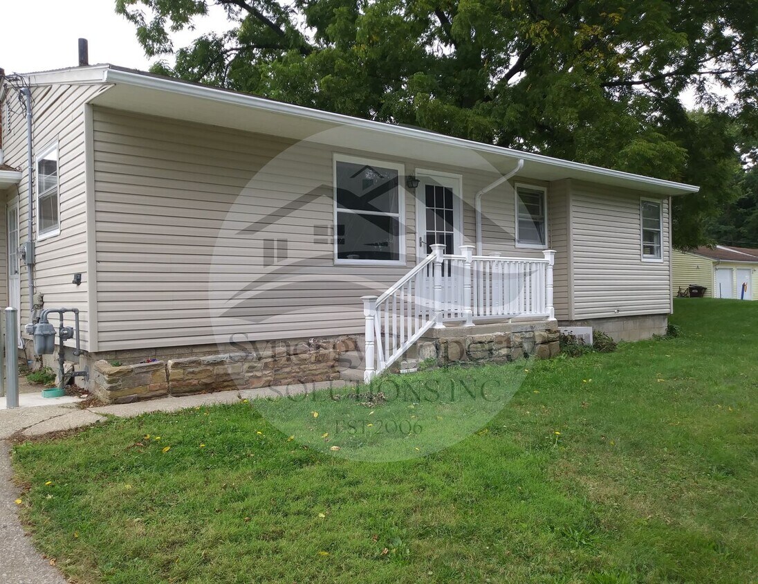 Foto principal - Madison Home with 2 Car Garage